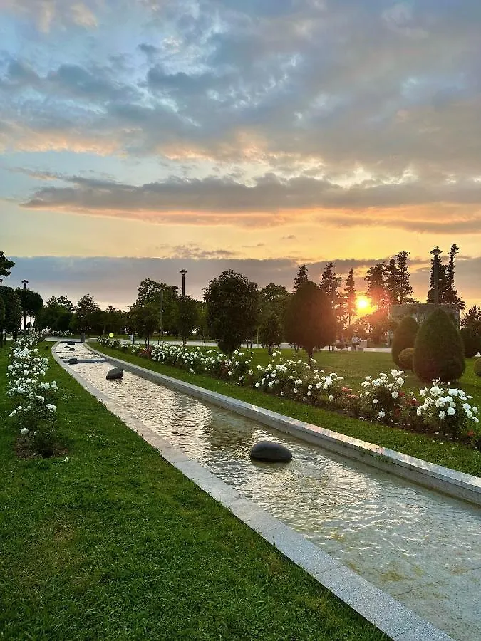 White Sails Apartments Overlooking The Sea, City And Park Batumi