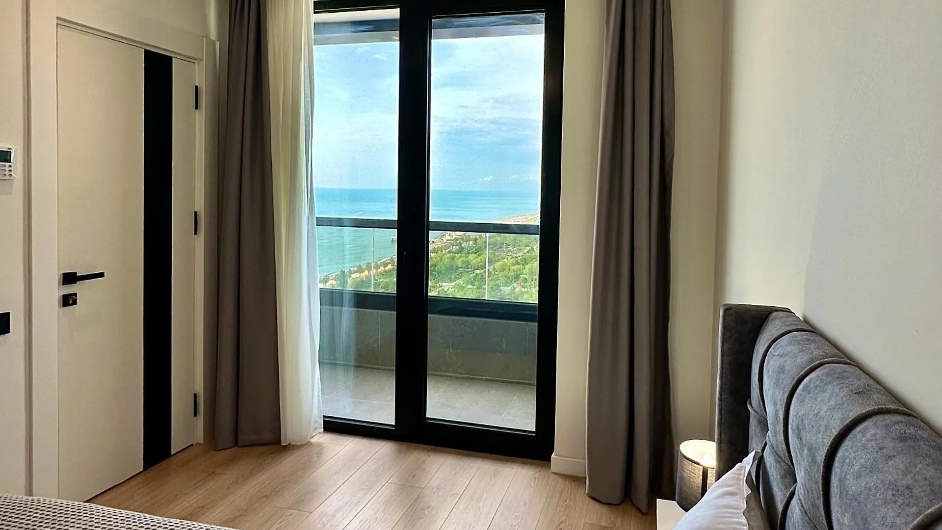 White Sails Apartments Overlooking The Sea, City And Park Batumi